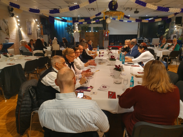 auftakt die gesellschaft